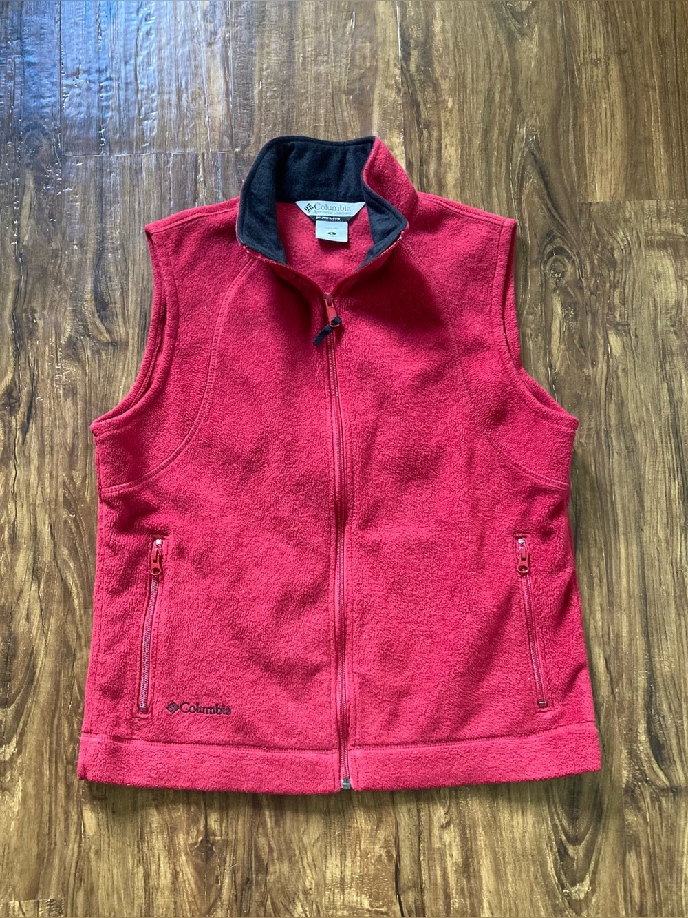 Columbia Women’s Red Fleece Vest with Black Accents Size Large